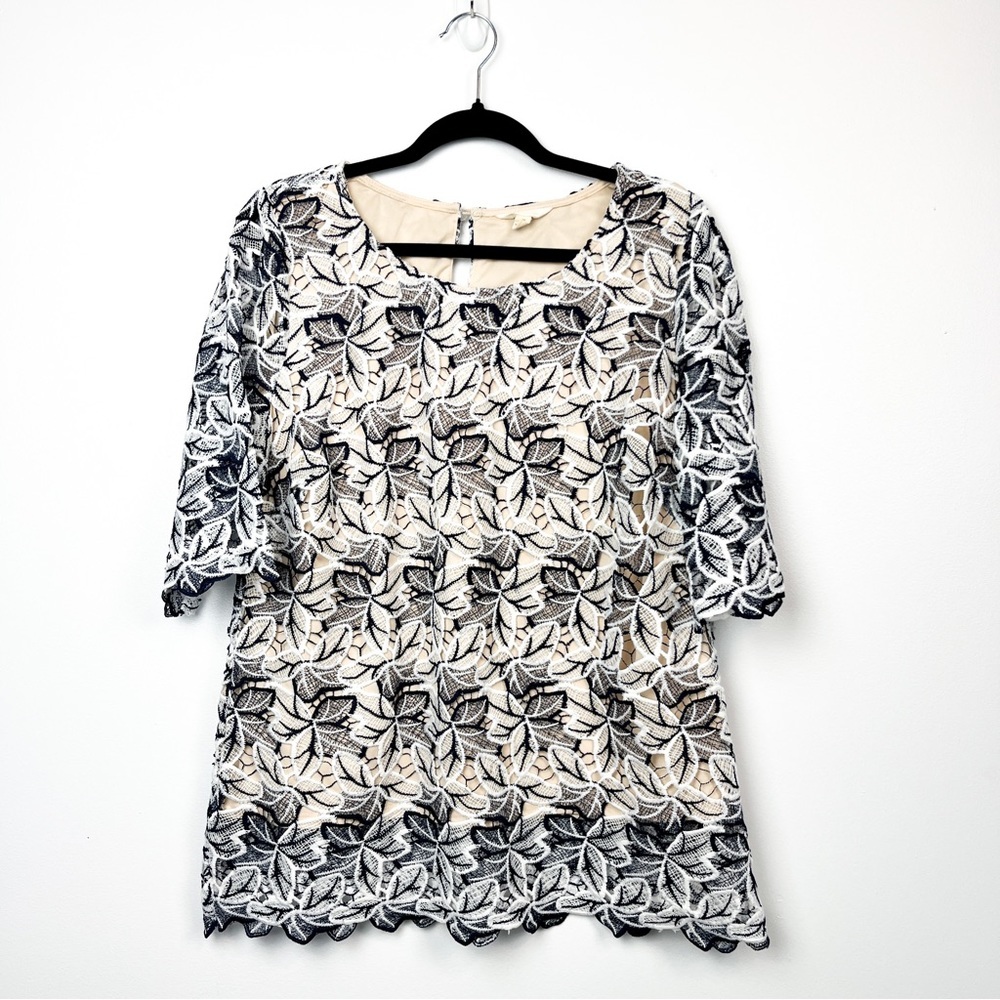 Adiva Short-sleeved Blouse Blue and White Lace overlay with Cream base